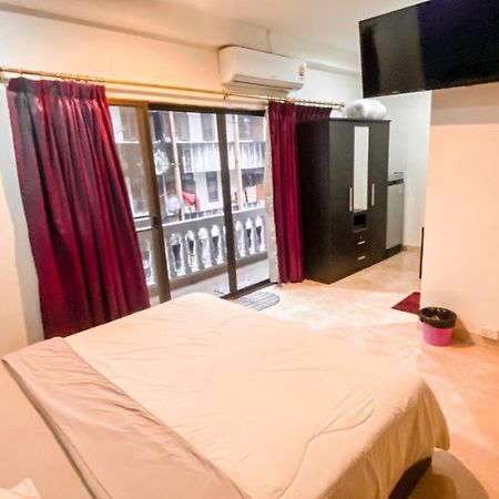 Retox Game On Hotell Pattaya Exteriör bild