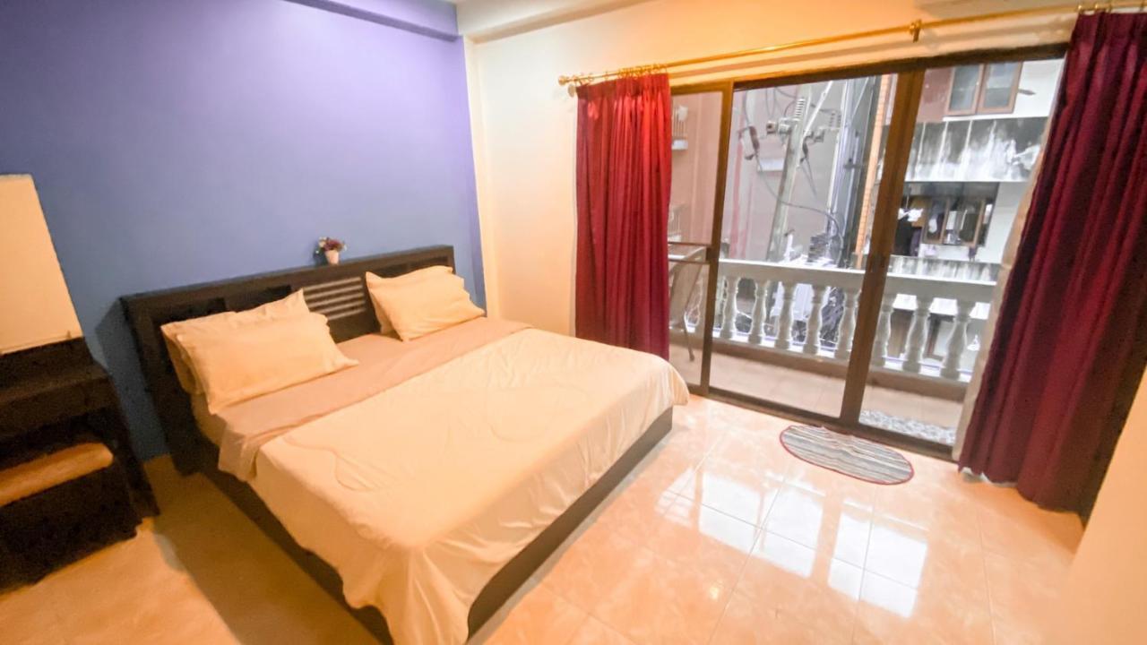 Retox Game On Hotell Pattaya Exteriör bild