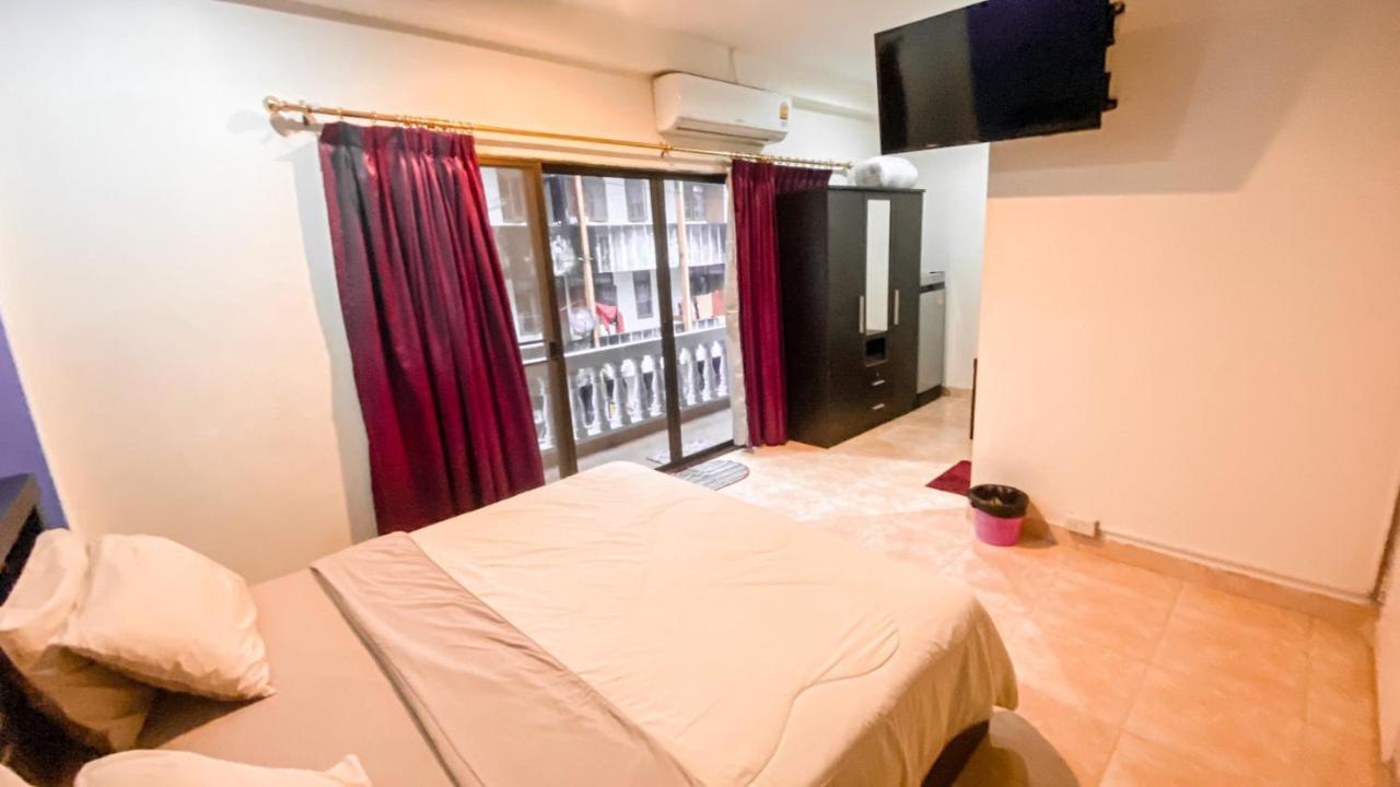 Retox Game On Hotell Pattaya Exteriör bild