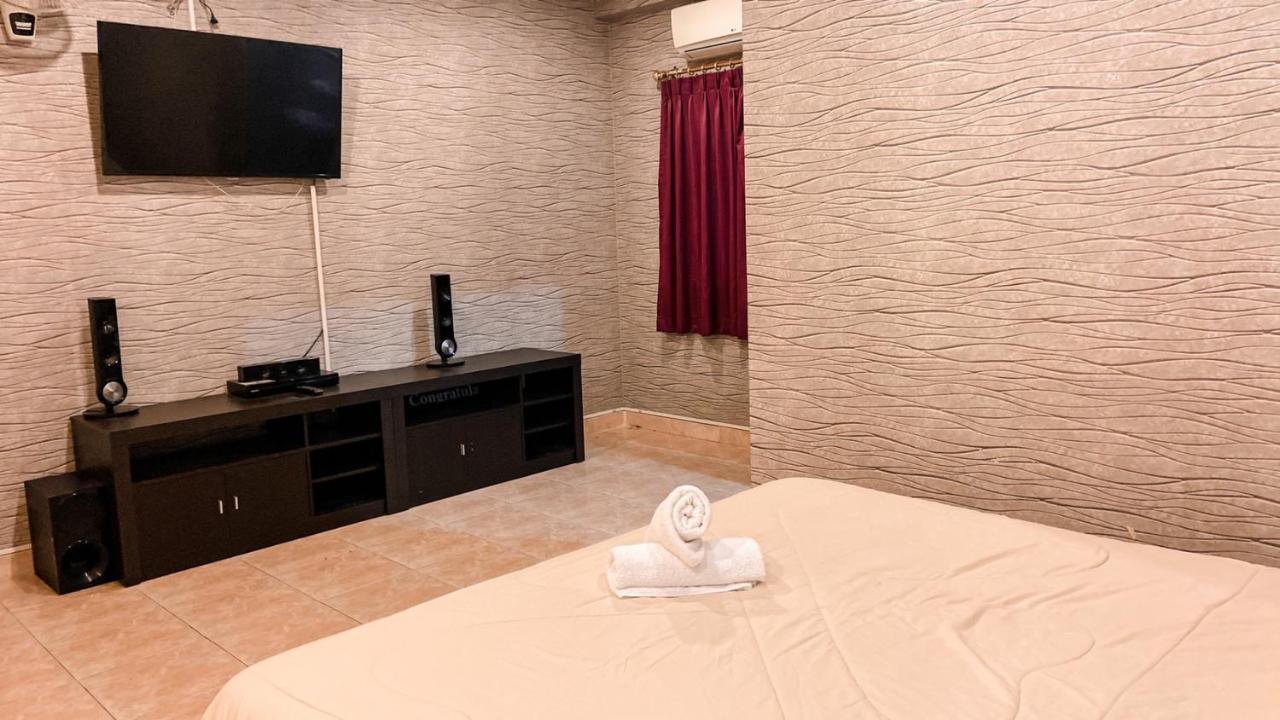 Retox Game On Hotell Pattaya Exteriör bild
