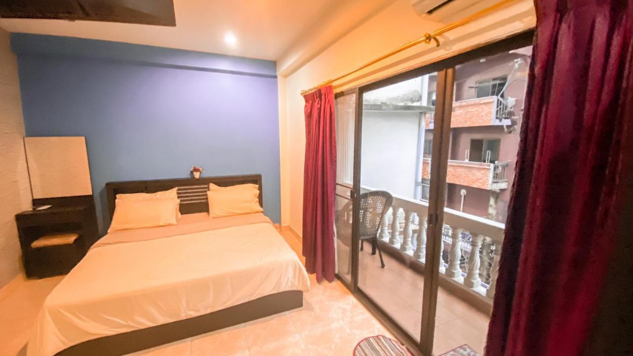 Retox Game On Hotell Pattaya Exteriör bild