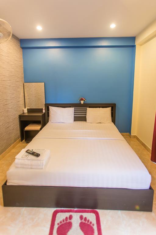 Retox Game On Hotell Pattaya Exteriör bild