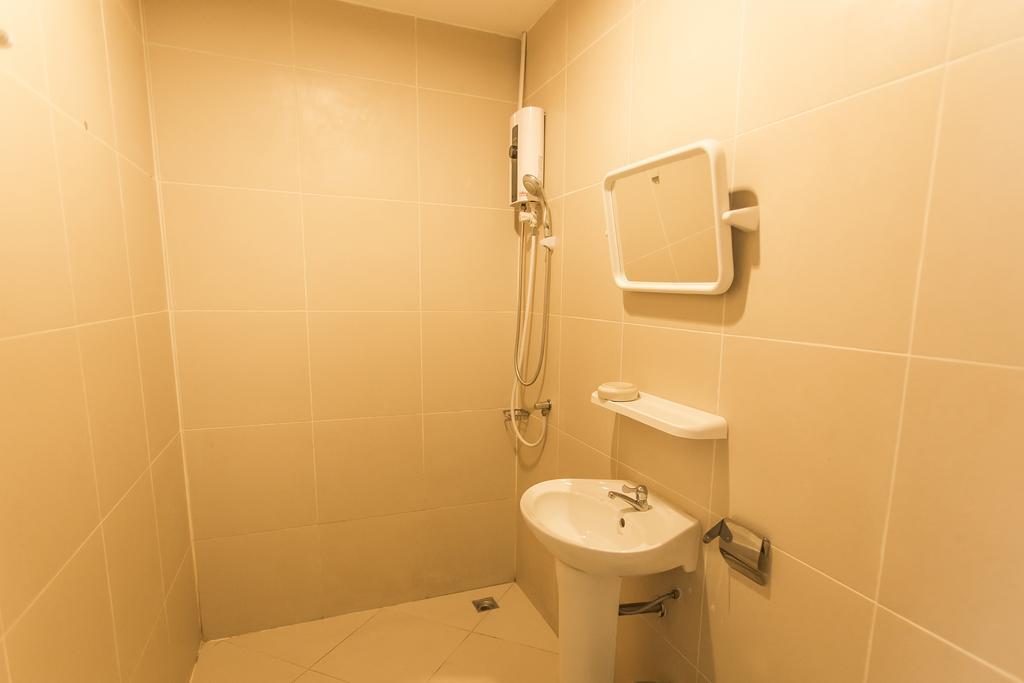 Retox Game On Hotell Pattaya Exteriör bild