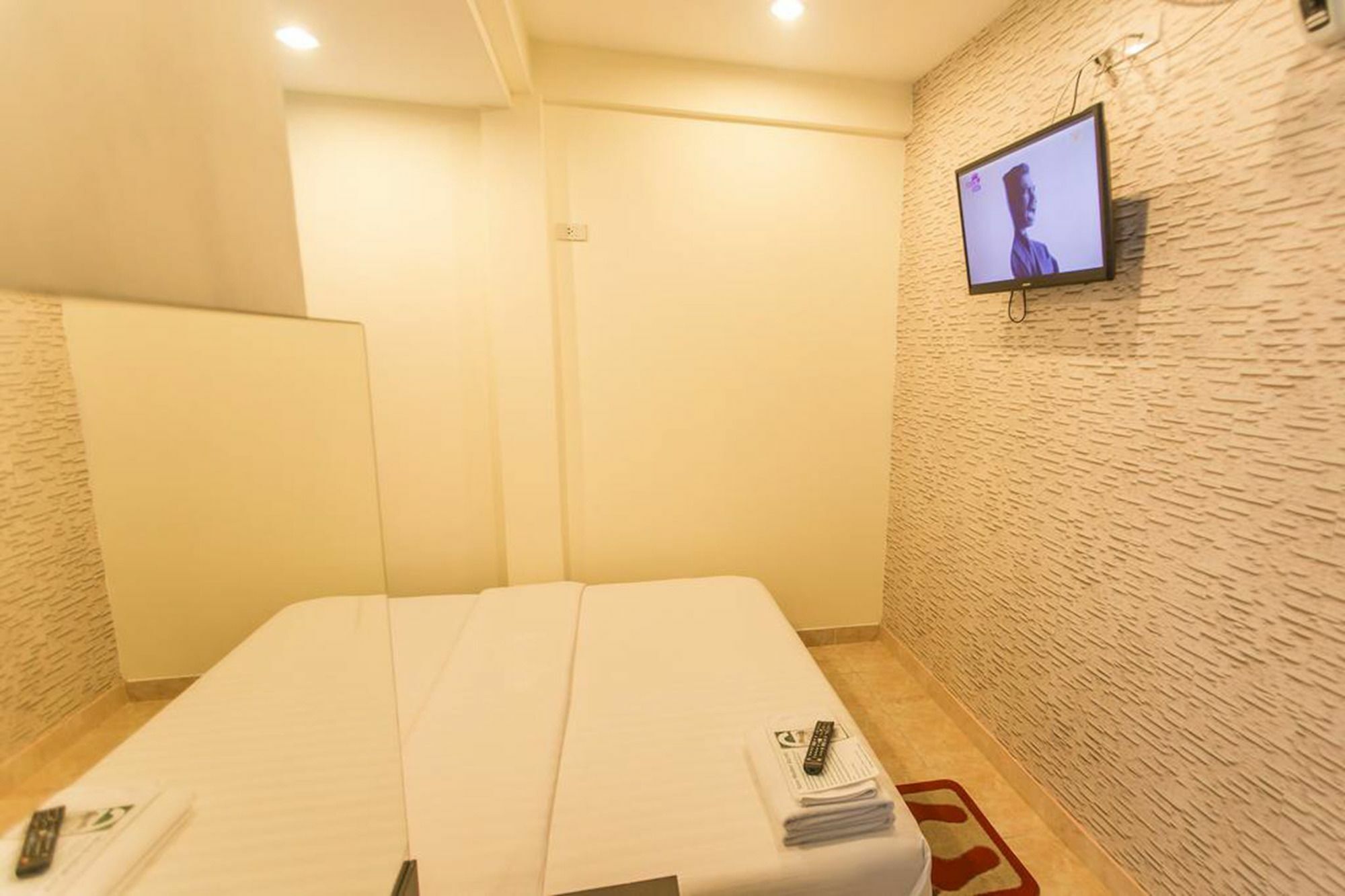 Retox Game On Hotell Pattaya Exteriör bild