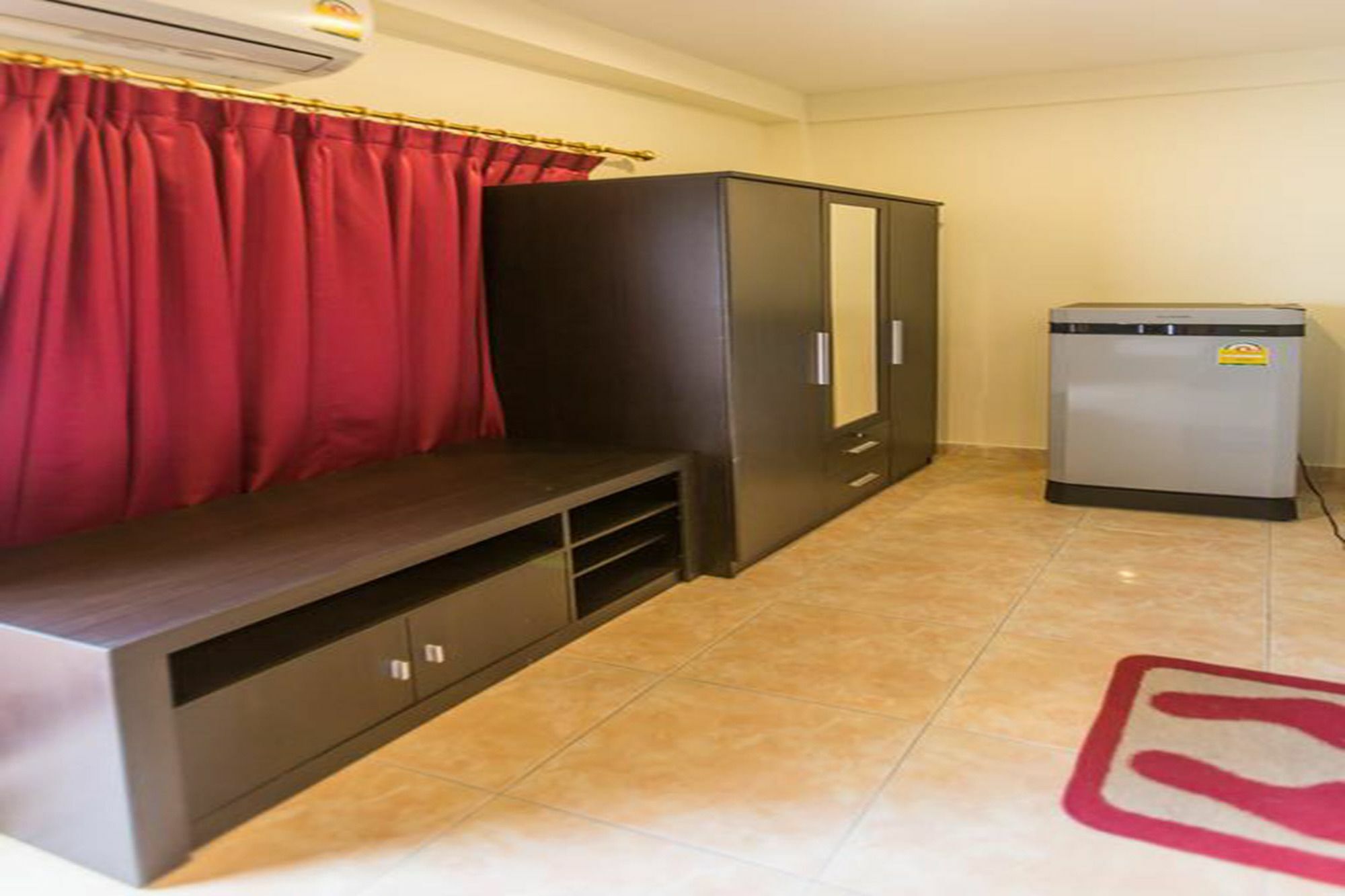 Retox Game On Hotell Pattaya Exteriör bild